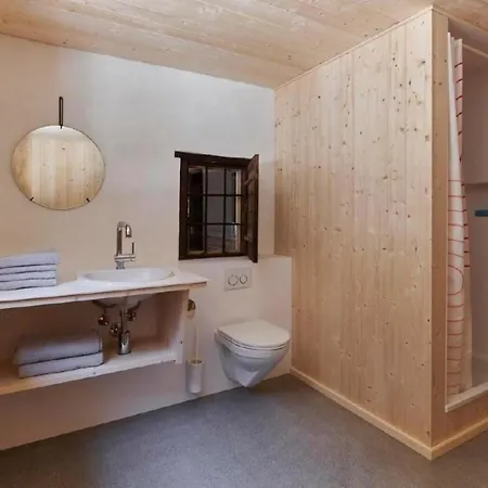 Haus Am Platz - Stiftung Ferien Im Baudenkmal Jenaz