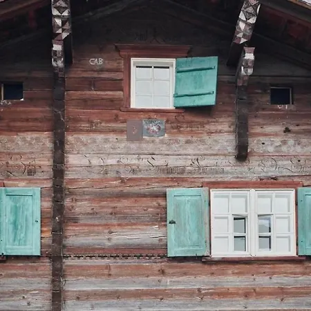 Haus Am Platz - Stiftung Ferien Im Baudenkmal Jenaz