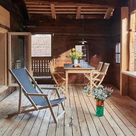 בית נופש Haus Am Platz - Stiftung Ferien Im Baudenkmal Jenaz